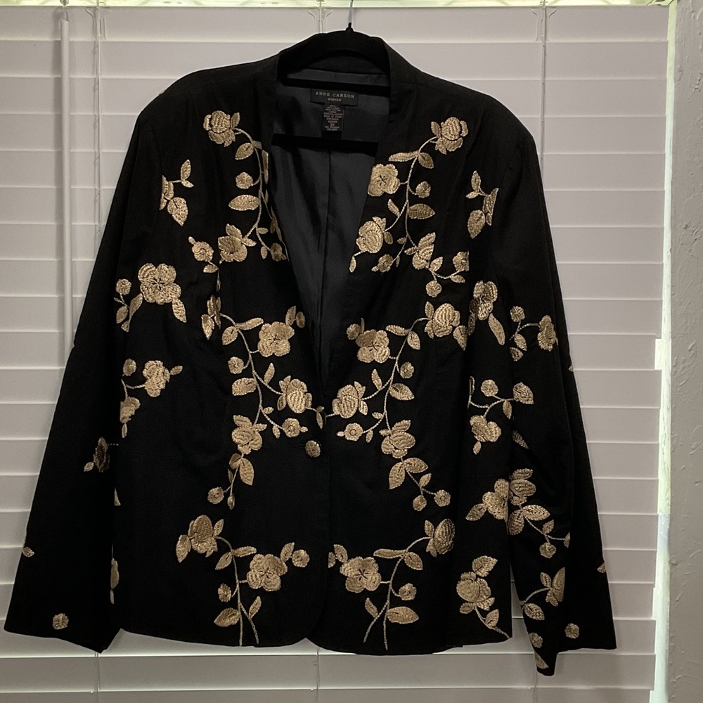 Anne Carson Woman 55% linen Black Blazer with Gold Floral Embroidery
